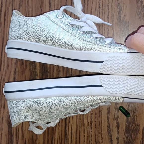 Airwalk Iridescent Non-Marking Sneakers Size 7.5 - Picture 2 of 7